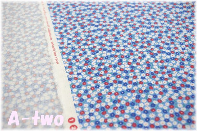 moda　30S PLAYTIME　PACKED POSIES　SKY　33634-16　（約110cm幅×50cm）