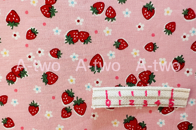 Candy　Berry　ピンク　AT-829862-A　（約110cm幅×50cm）