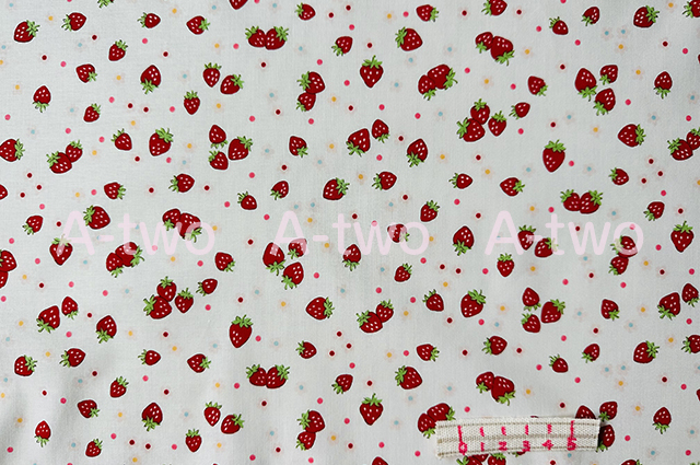 Candy　 Berry　生成り×レッド　AT-829862-B　（約110cm幅×50cm）