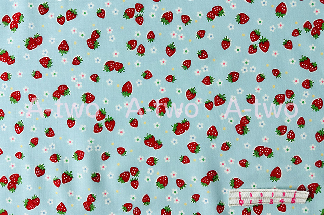 Candy　 Berry　ブルー　AT-829862-D　（約110cm幅×50cm）