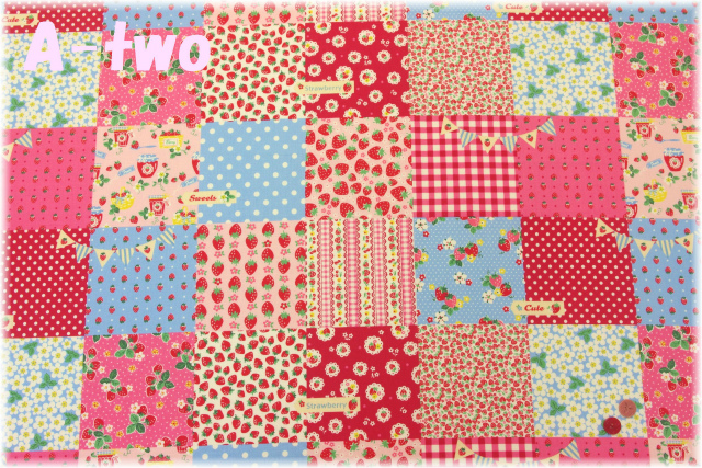 ストロベリーパッチ　レッド×ブルー　（約110cm幅×50cm）