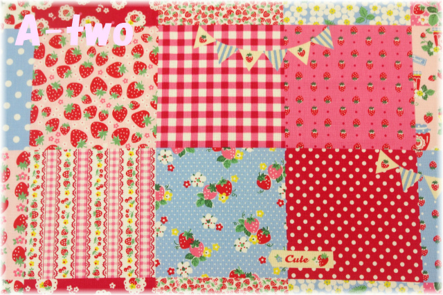 ストロベリーパッチ　レッド×ブルー　（約110cm幅×50cm）