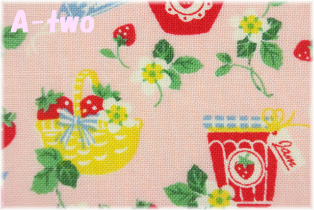 ストロベリーパッチ　レッド×ブルー　（約110cm幅×50cm）