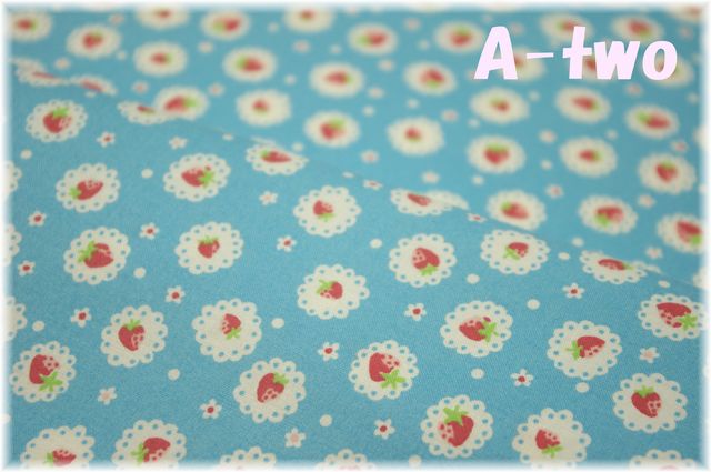 レースストロベリー　スカイブルー　AT801920-A　（約110cm幅×50cm）