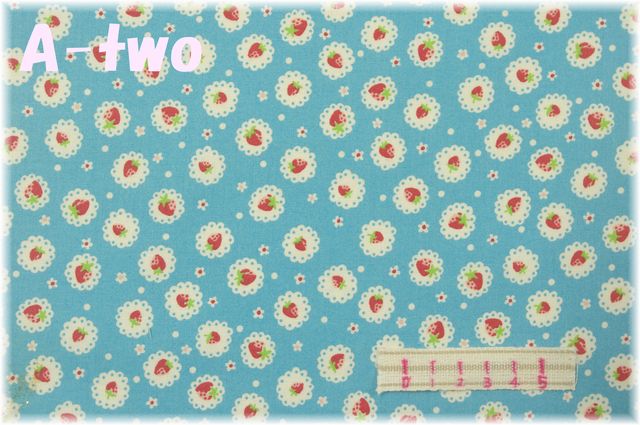 レースストロベリー　スカイブルー　AT801920-A　（約110cm幅×50cm）