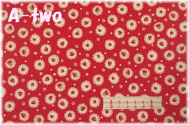 レースストロベリー　レッド　AT801920-B　（約110cm幅×50cm）