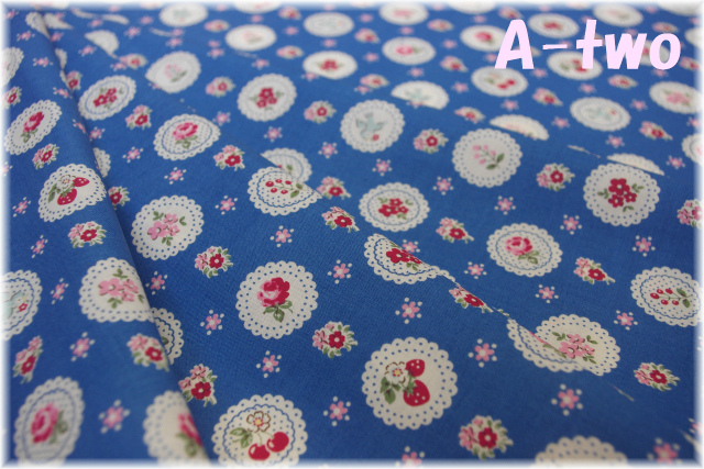 ファンシースカラップ　ブルー　AT826284-E　（約110cm幅×50cm）