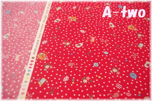 Happy Hands Sew Sweets　レッド　AT829635-E　（約110cm幅×50cm）