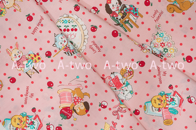 Happy Sewing Animals　ピンク　AT829883-B　（約110cm幅×50cm）