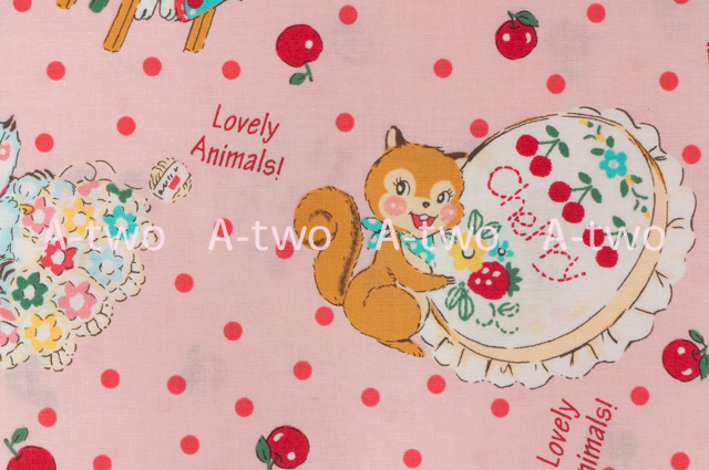 Happy Sewing Animals　ピンク　AT829883-B　（約110cm幅×50cm）