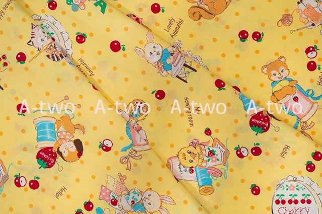 Happy Sewing Animals　イエロー　AT829883-C　（約110cm幅×50cm）