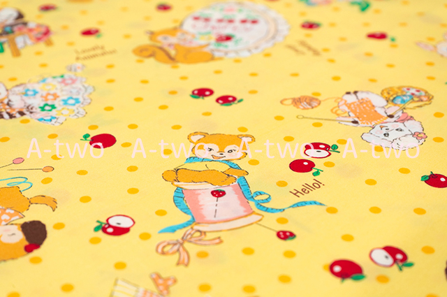 Happy Sewing Animals　イエロー　AT829883-C　（約110cm幅×50cm）