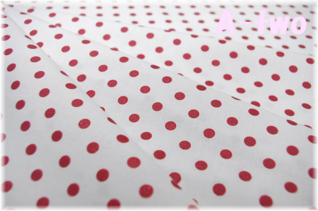 RJR Fabrics　Shiny Objects Spot On　生成り×ラメレッド　DA-162　（約110cm幅×50cm）