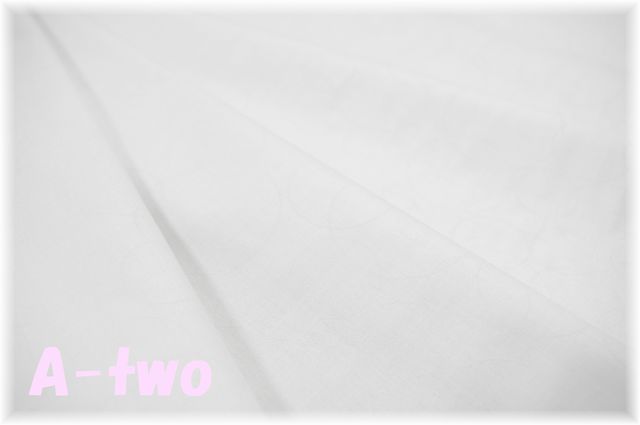 Maywood Studio　WHISPER WHITES　305　（約110cm幅×50cm）